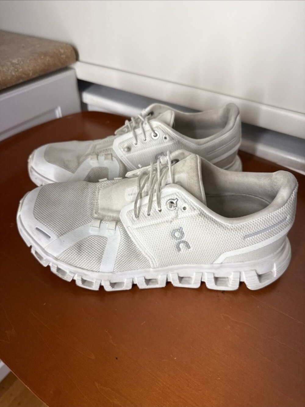 On Clouds Women's White Running Shoes Size 8 Mesh Low Top Swiss Engineering